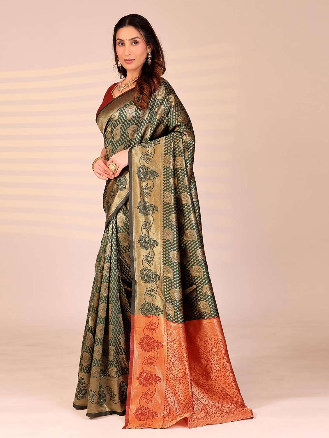 Women Self Design Banarasi Saree With Blouse - 22701858 -  Standard Image - 2