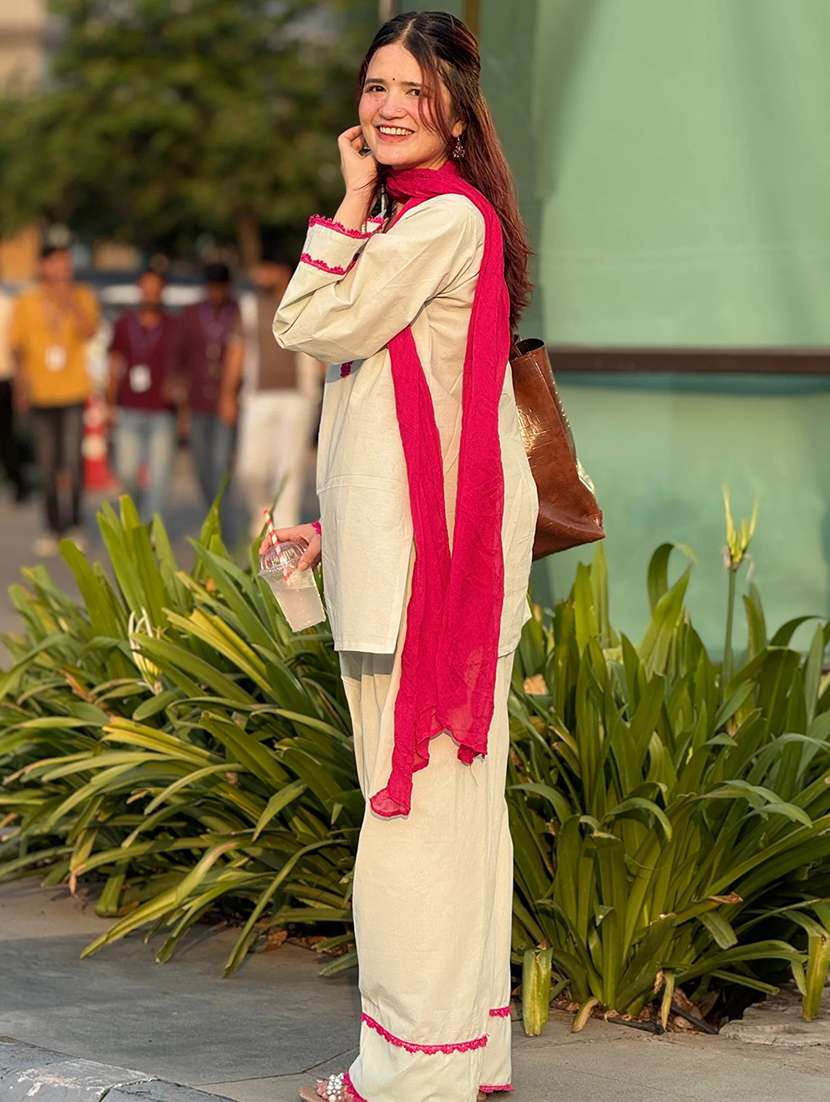 Women Solid Long Sleeves Kurta Farshi Salwar Set With Dupatta - 22702918 -  Standard Image - 2