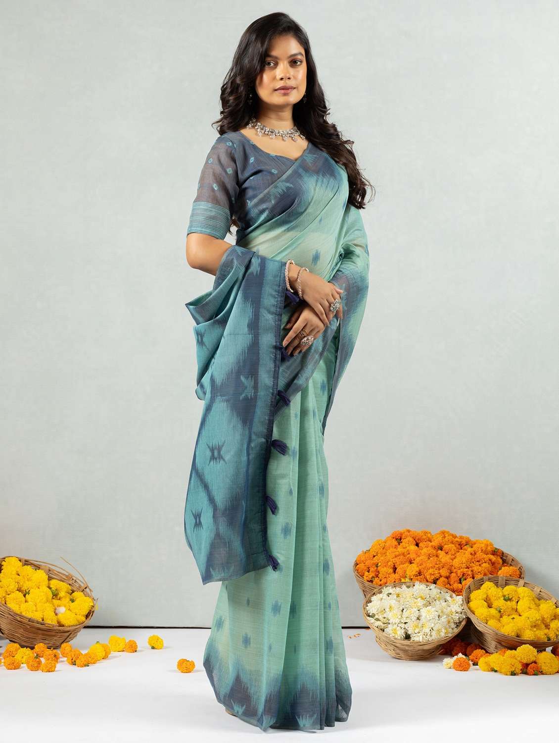 Women Self Design Handloom Saree With Blouse - 22704270 -  Standard Image - 2