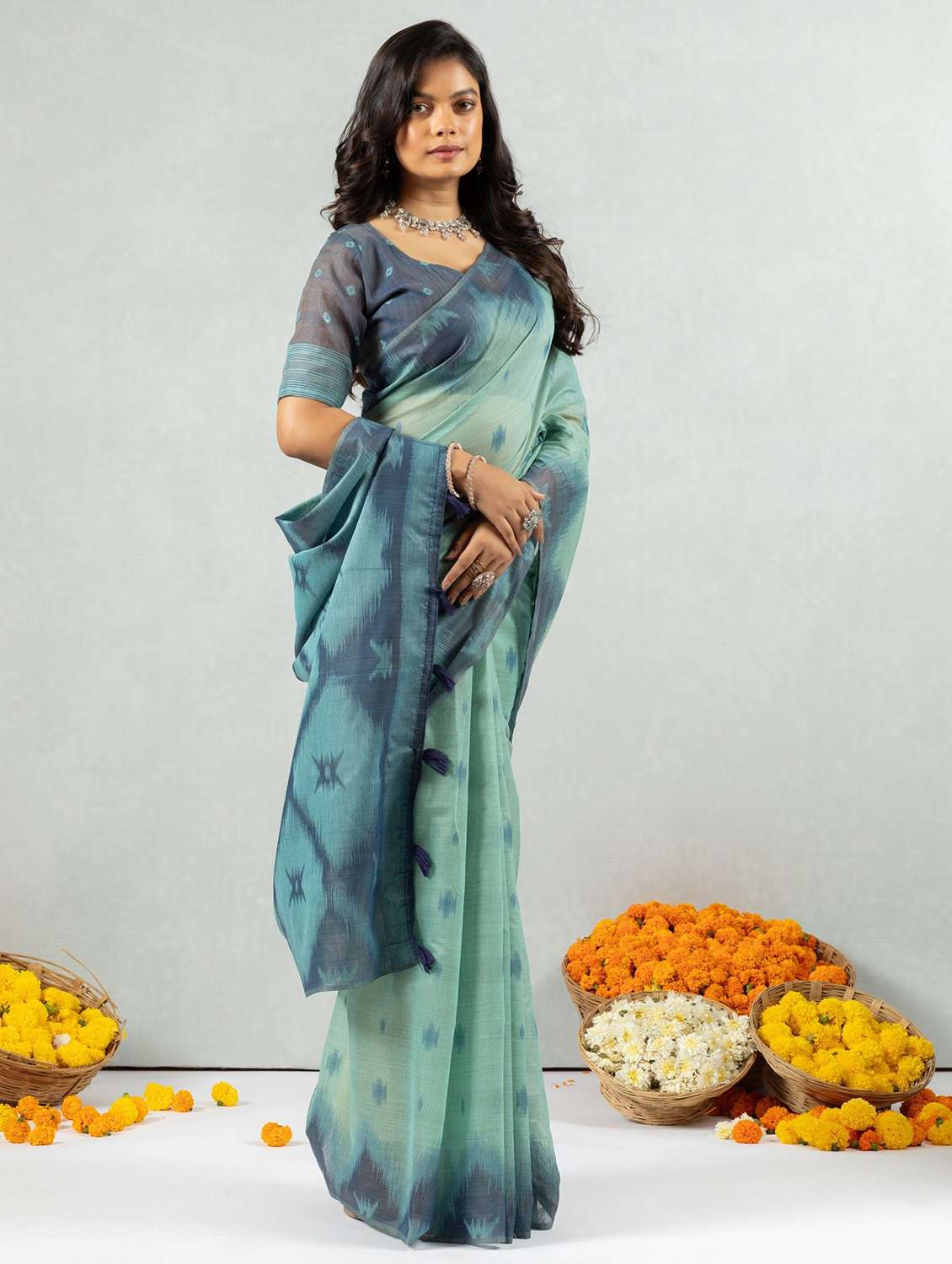 Women Self Design Handloom Saree With Blouse - 22704315 -  Standard Image - 2