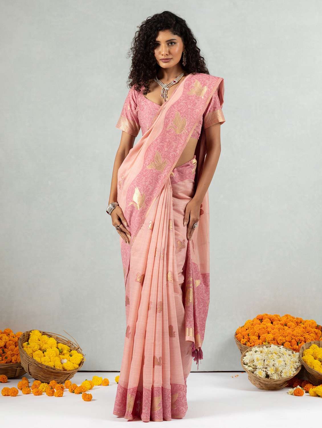 Women Self Design Handloom Saree With Blouse - 22704319 -  Standard Image - 2