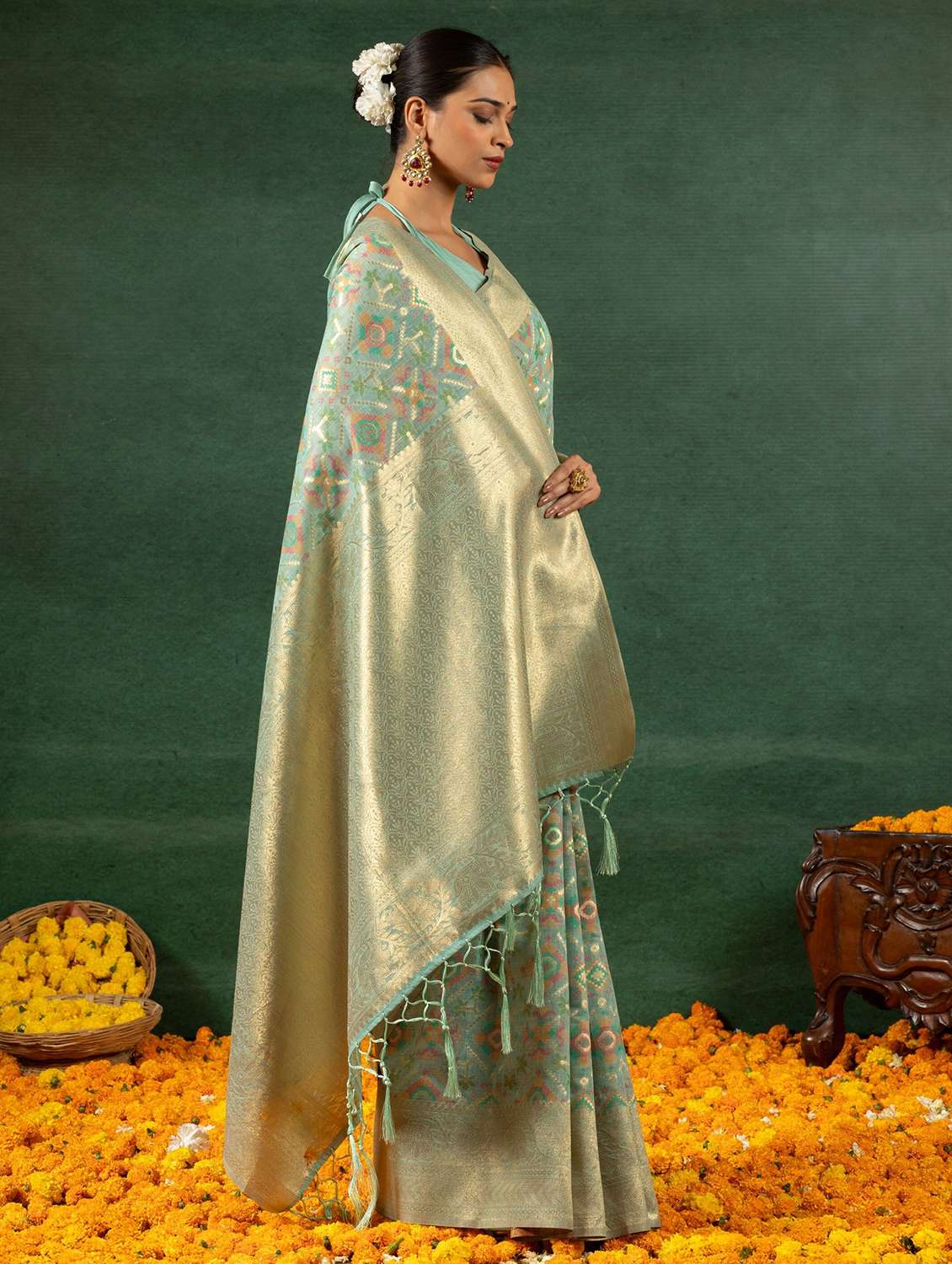 Women Self Design Handloom Saree With Blouse - 22704320 -  Standard Image - 2