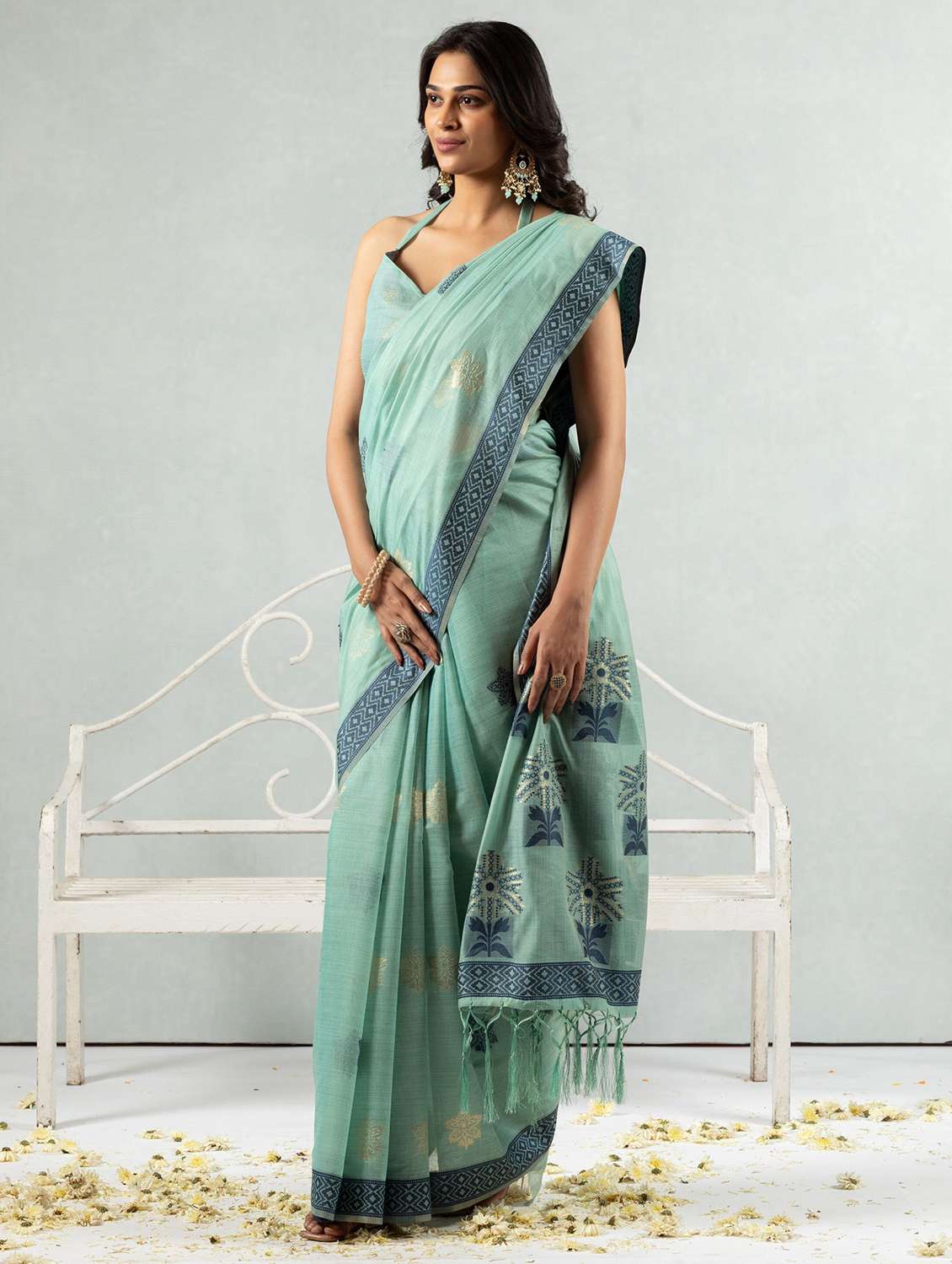 Women Self Design Handloom Saree With Blouse - 22704325 -  Standard Image - 2