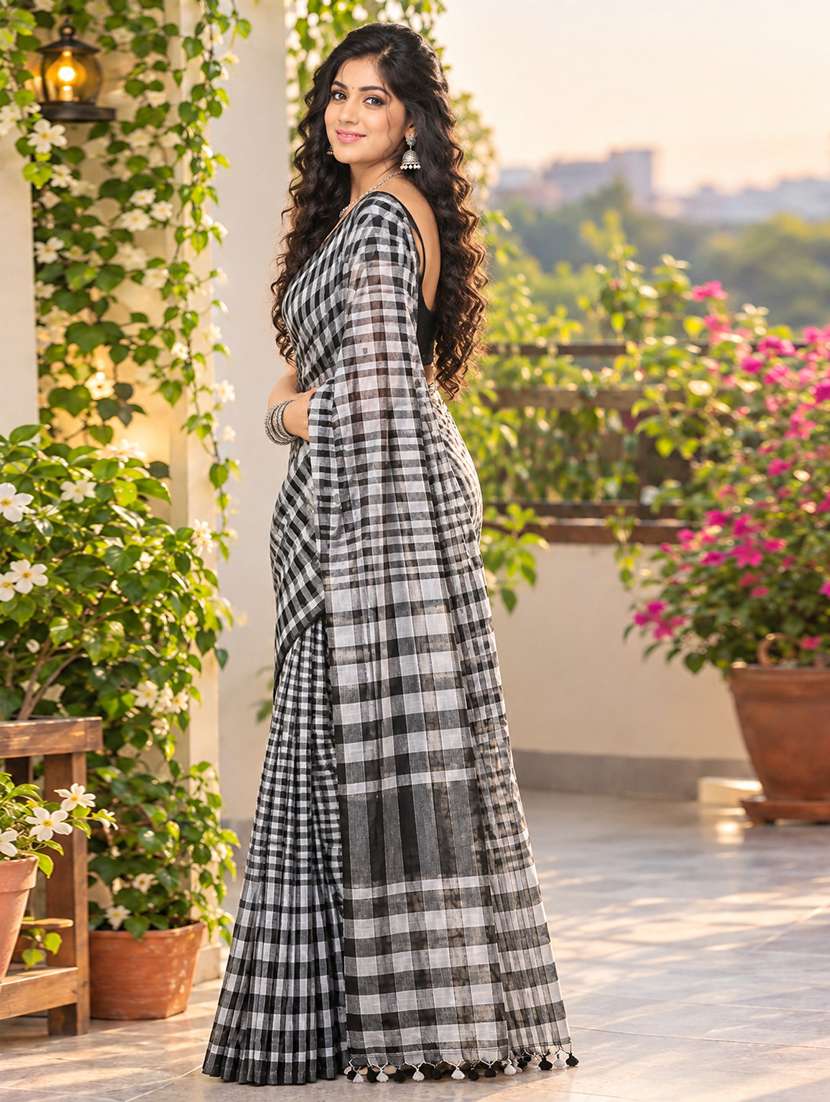 Women Checkered Handloom Saree With Blouse - 22707190 -  Standard Image - 2
