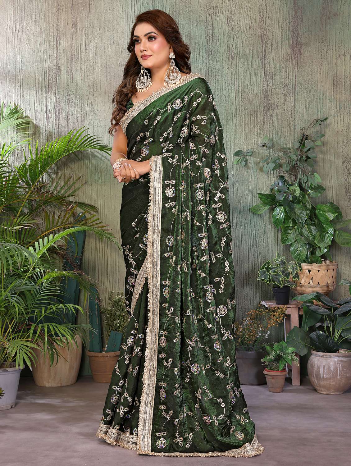Women Solid With Work Embroidered Saree With Blouse - 22707345 -  Standard Image - 2