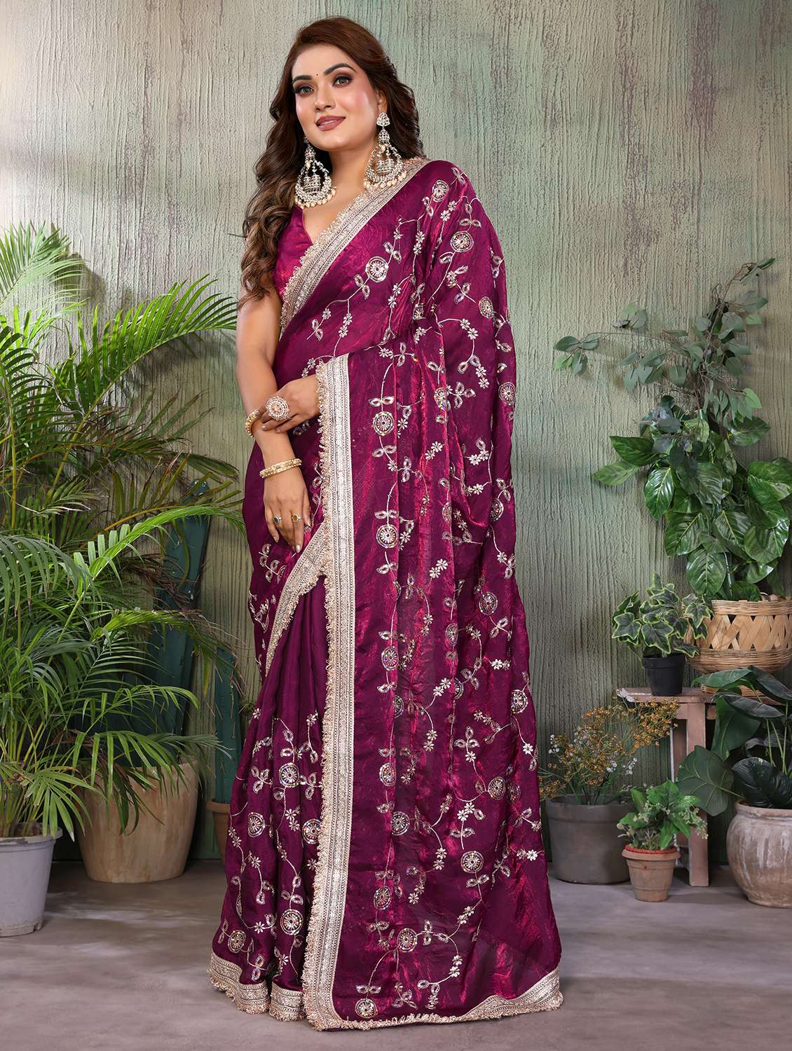 Women Solid With Work Embroidered Saree With Blouse - 22707347 -  Standard Image - 2