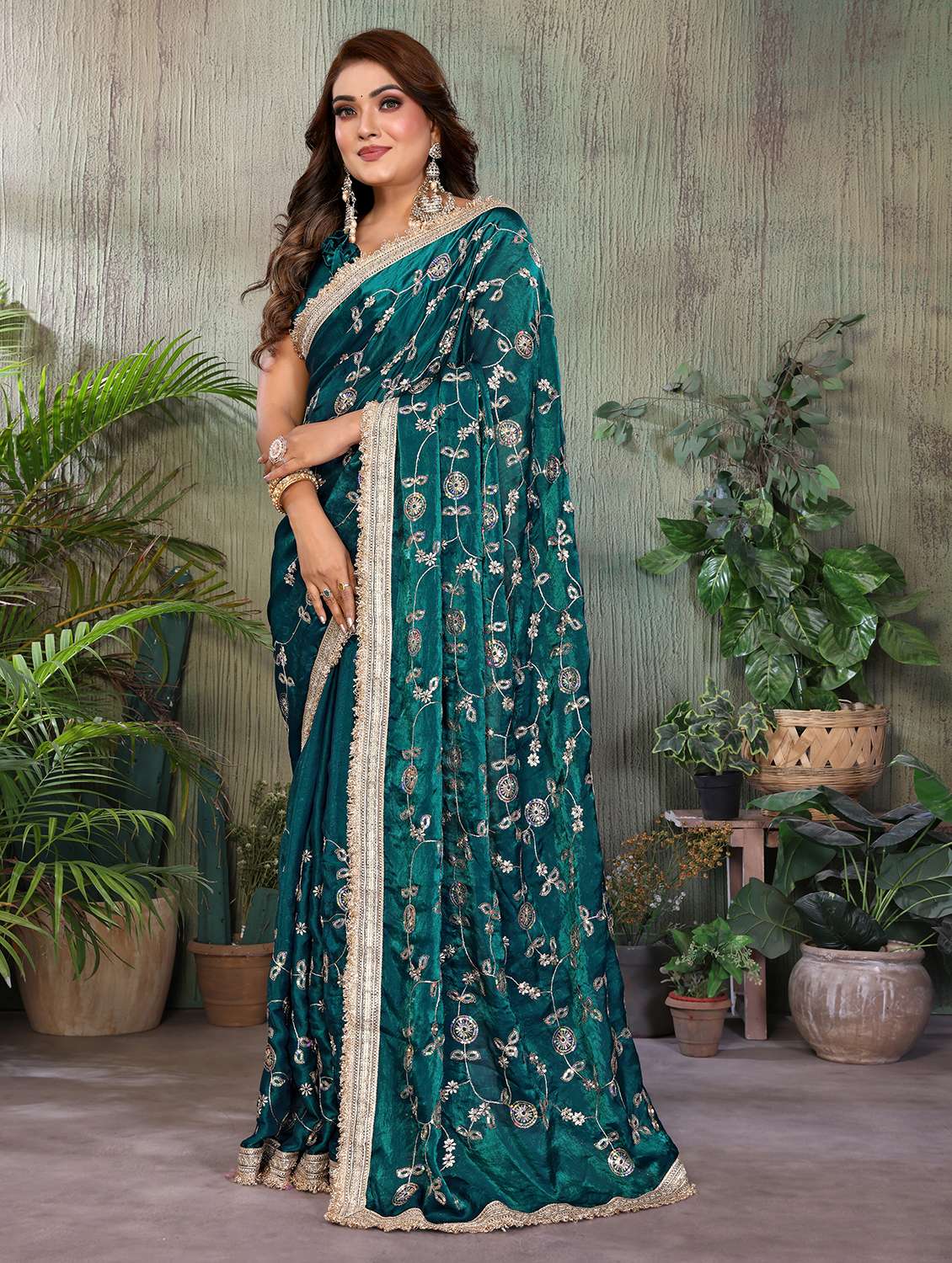 Women Solid With Work Embroidered Saree With Blouse - 22707348 -  Standard Image - 2