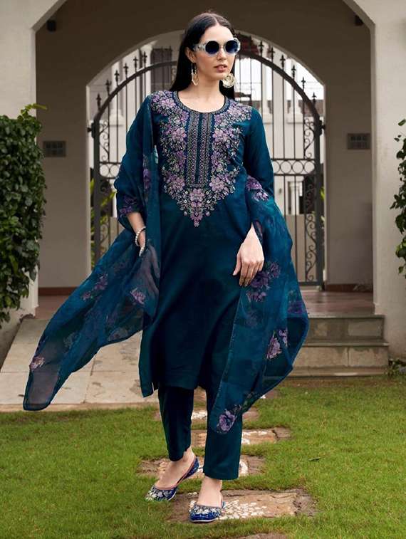 Women Embroidered Three Quarter Sleeves Kurta Pant Set With Dupatta - 22722105 -  Standard Image - 2