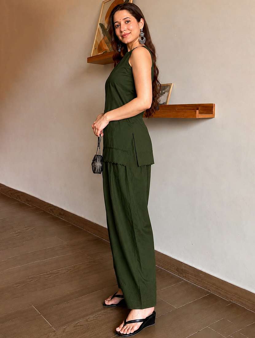 Women Solid Sleeveless Ethnic Co-ord Set - 22723046 -  Standard Image - 2