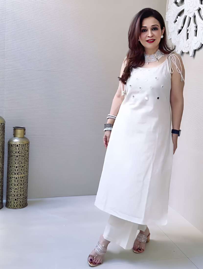 Women Embroidered Sleeveless Kurta Pant Set - 22723122 -  Standard Image - 2