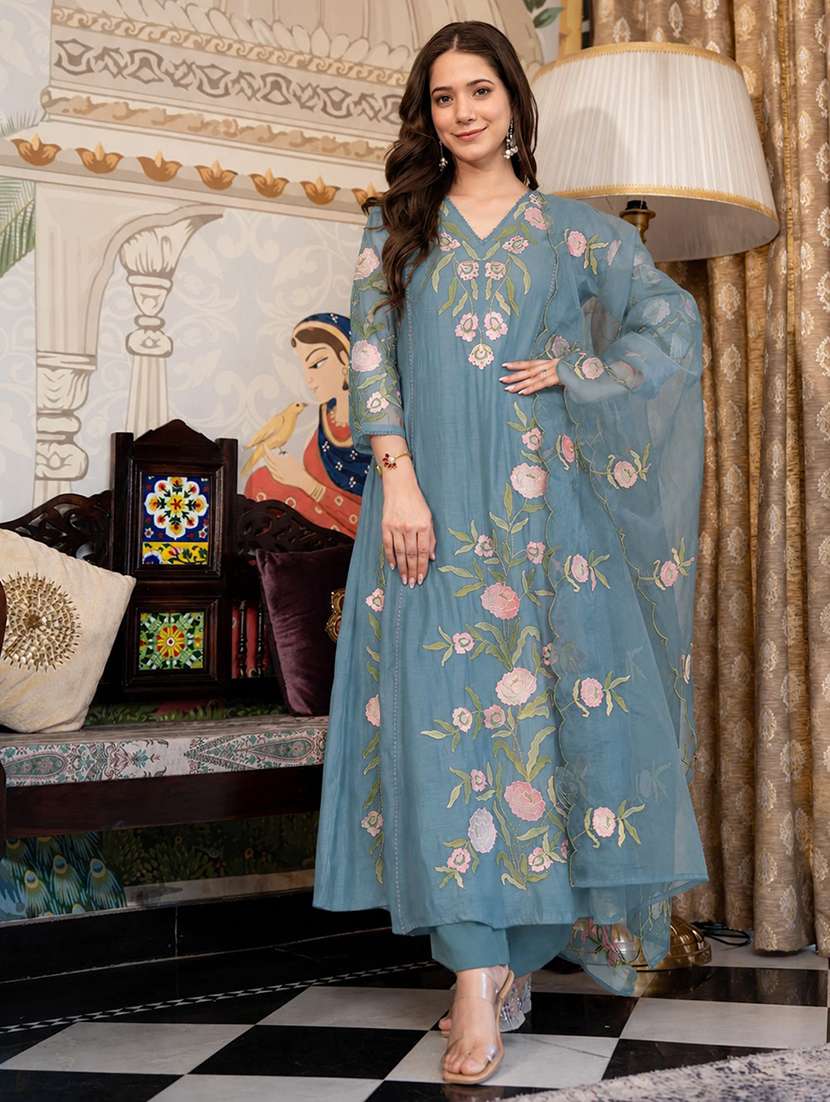 women embroidered three quarter sleeves kurta pant set with dupatta