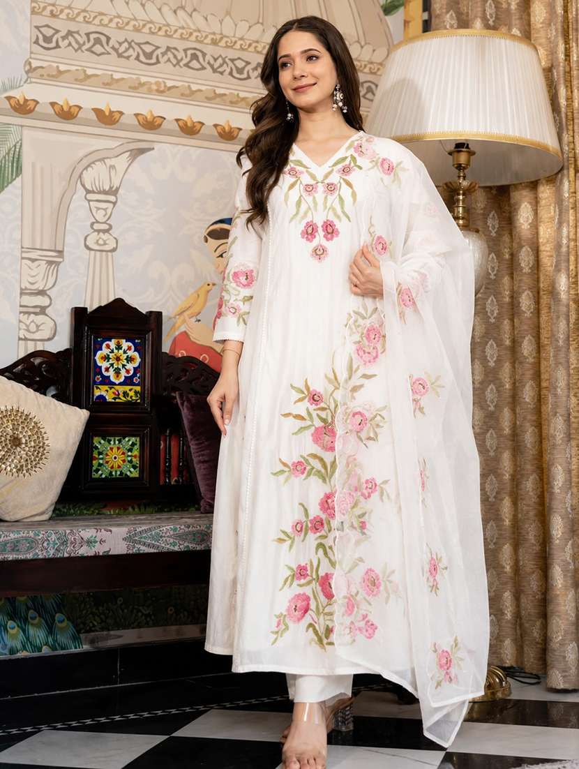 Women Embroidered Three Quarter Sleeves Kurta Pant Set With Dupatta - 22723149 -  Standard Image - 2
