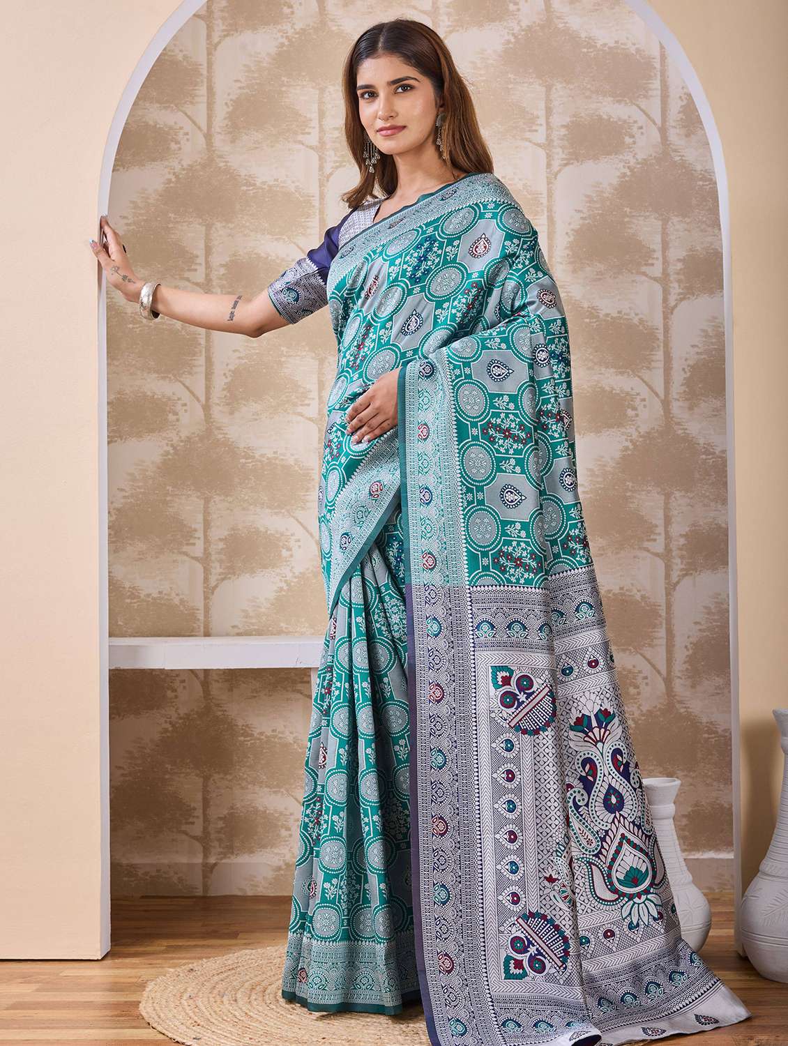 Women Self Design Banarasi Saree With Blouse - 22723235 -  Standard Image - 2