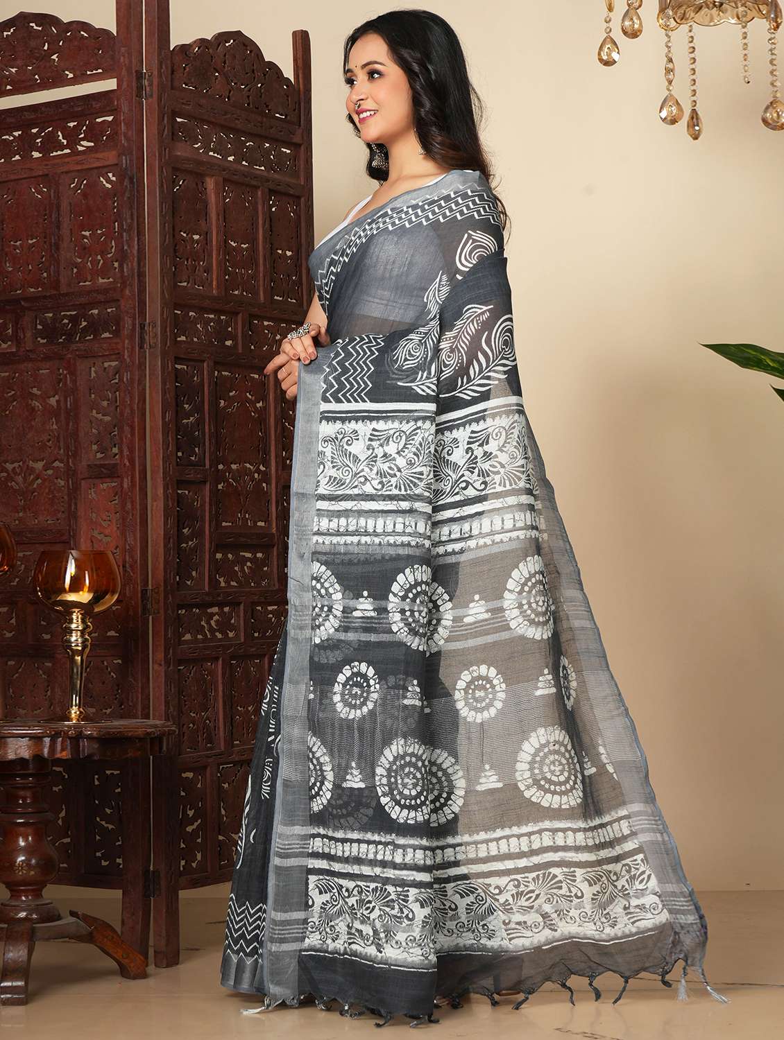 Women Printed Handloom Saree With Blouse - 22724818 -  Standard Image - 2
