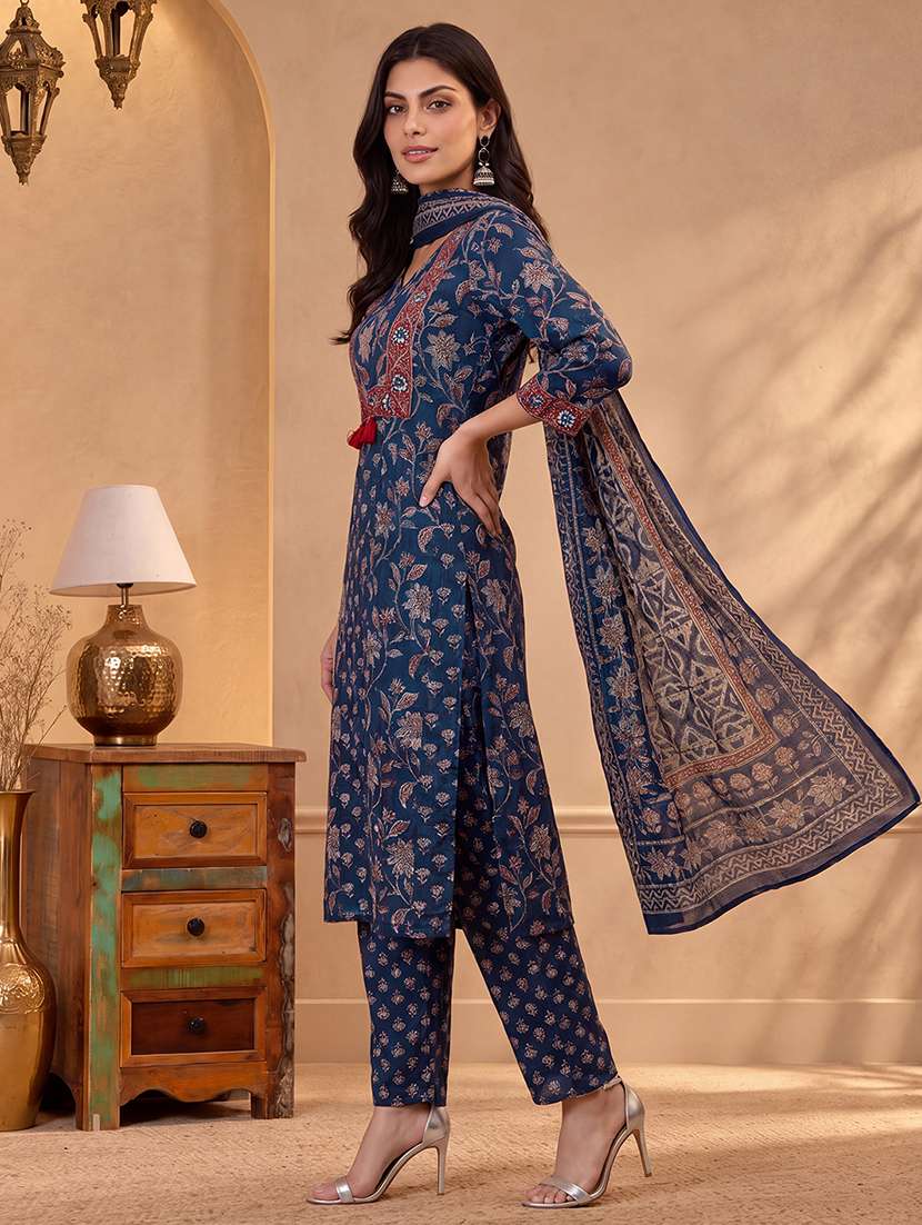 Women Printed Three Quarter Sleeves Kurta Pant Set With Dupatta - 22725738 -  Standard Image - 2