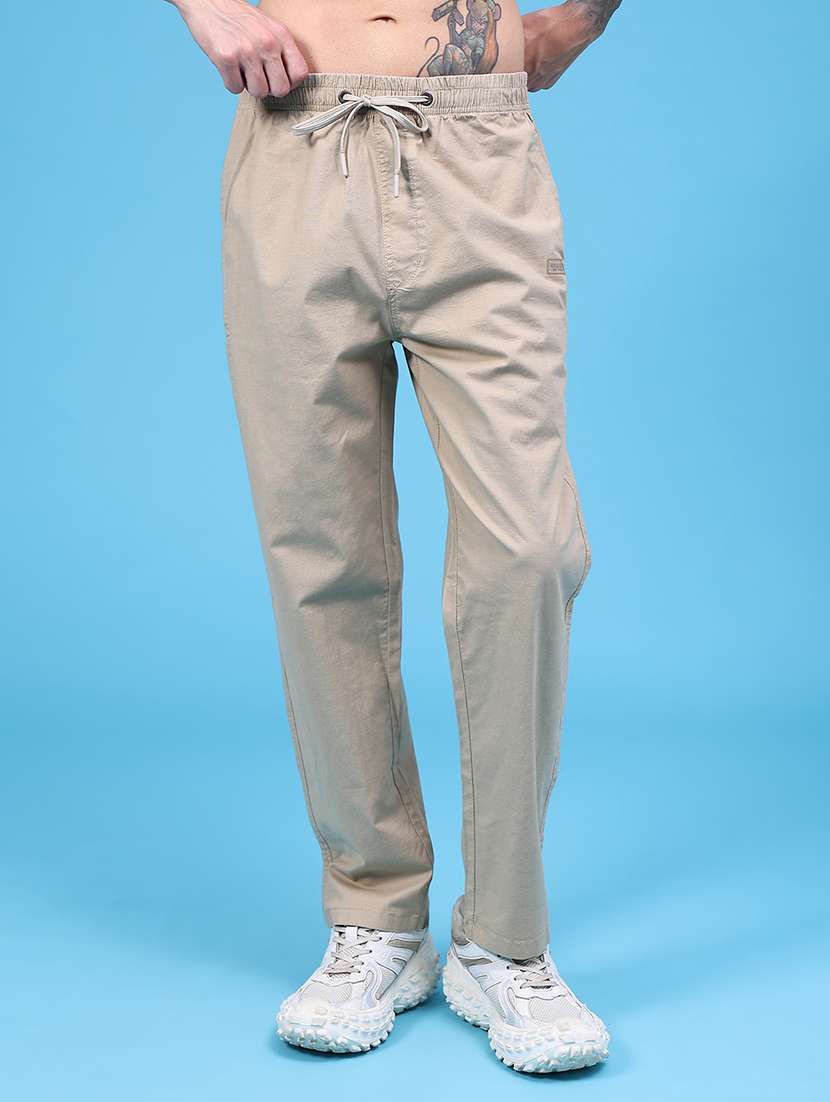 men textured mid rise relaxed fit casual trouser