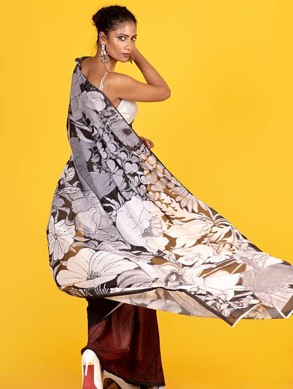 Women Printed Casual Wear Saree With Blouse - 22728867 -  Standard Image - 2