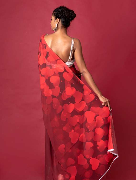 Women Printed Casual Wear Saree With Blouse - 22728868 -  Standard Image - 2
