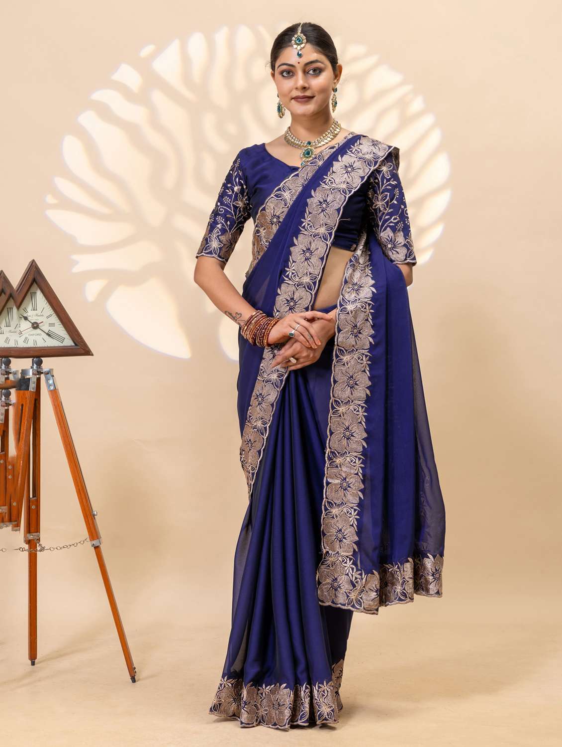 Women Solid With Bordered Saree With Blouse - 22729078 -  Standard Image - 2