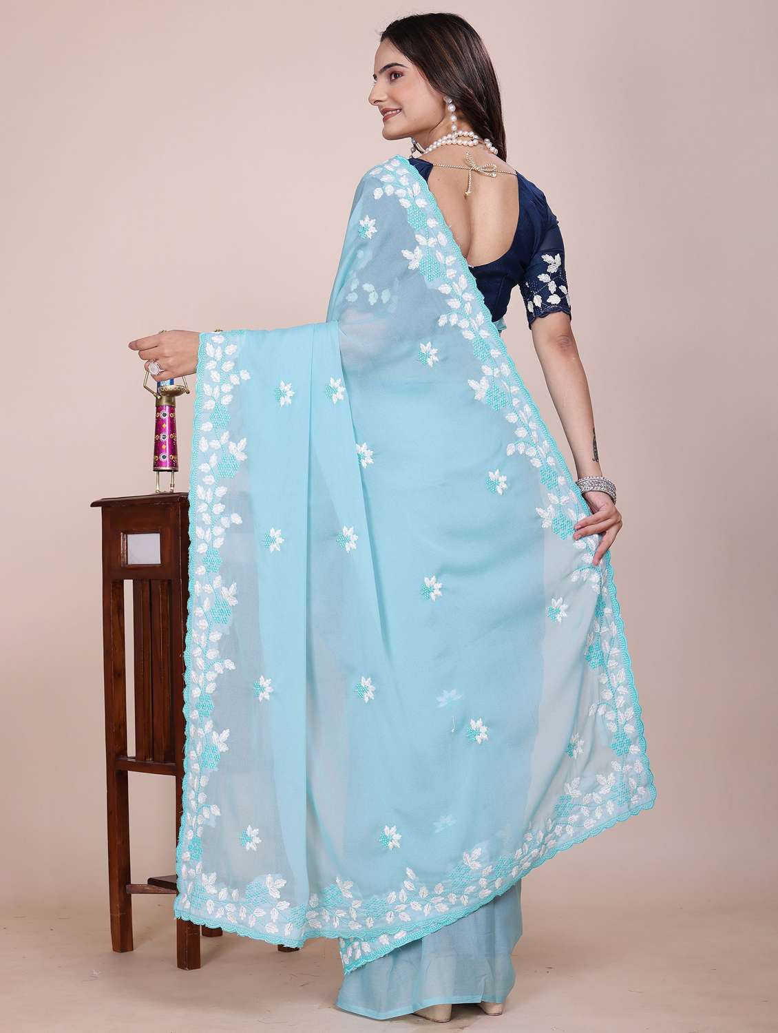 Women Solid With Work Embroidered Saree With Blouse - 22729197 -  Standard Image - 2