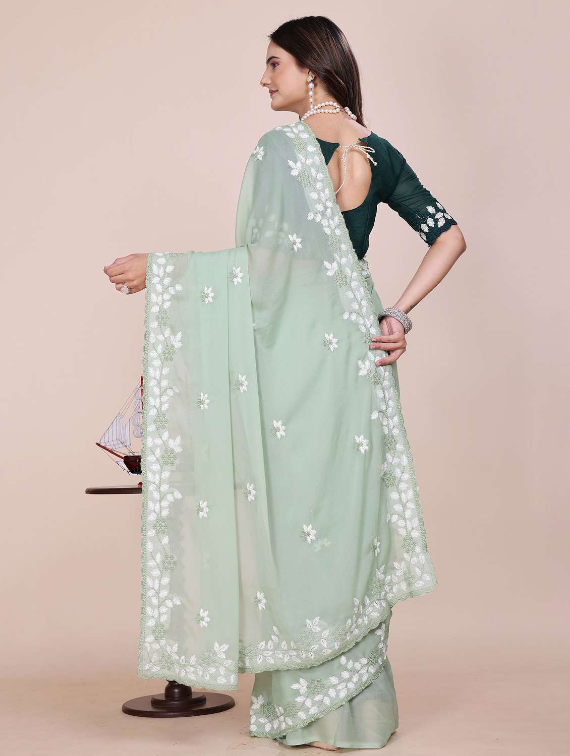 Women Solid With Work Embroidered Saree With Blouse - 22729198 -  Standard Image - 2