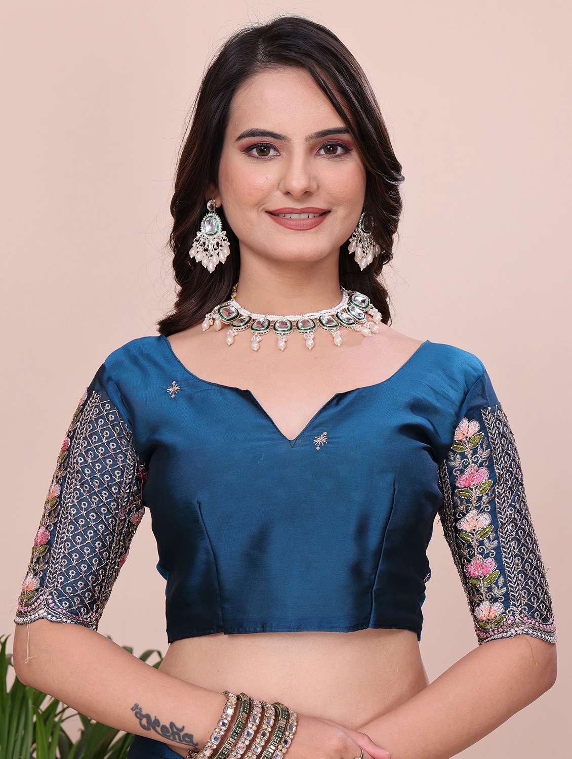 Women Solid With Bordered Saree With Blouse - 22729337 -  Standard Image - 2