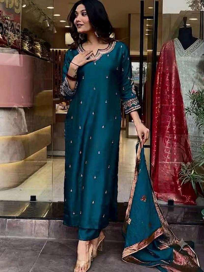 Women Embroidered Three Quarter Sleeves Kurta Pant Set With Dupatta - 22730230 -  Standard Image - 2