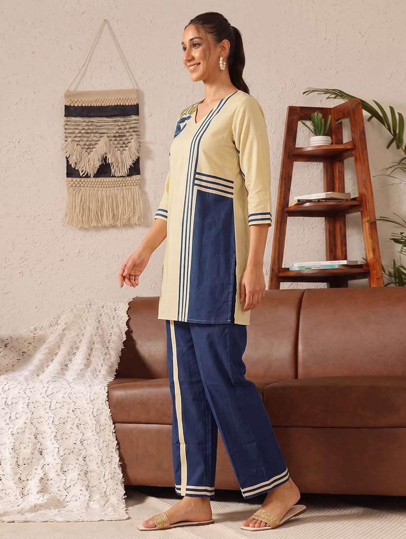 Women Printed Three Quarter Sleeves Ethnic Co-ord Set - 22733489 -  Standard Image - 2