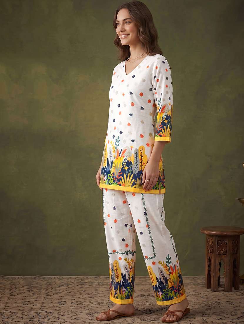 Women Printed Three Quarter Sleeves Ethnic Co-ord Set - 22733493 -  Standard Image - 2