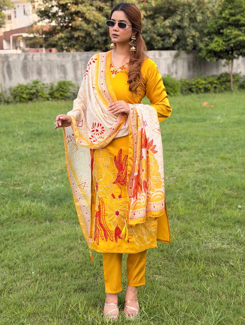 Women Embroidered Three Quarter Sleeves Kurta Pant With Dupatta Set - 22734882 -  Standard Image - 2