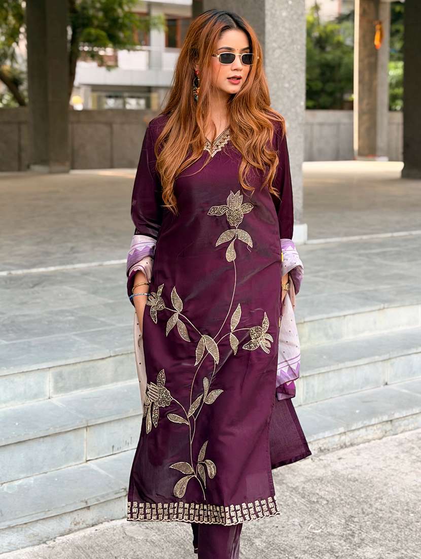 Women Embroidered Three Quarter Sleeves Kurta Pant With Dupatta Set - 22734883 -  Standard Image - 2