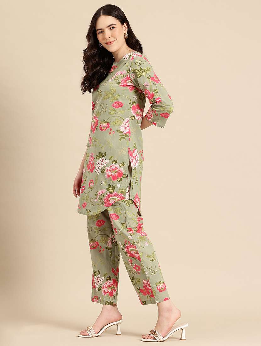 Women Printed Three Quarter Sleeves Ethnic Co-ord Set - 22735395 -  Standard Image - 2