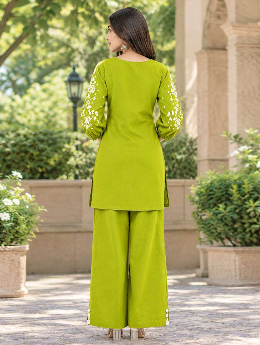 Women Embroidered Three Quarter Sleeves Kurta Pant Set - 22746717 -  Standard Image - 2